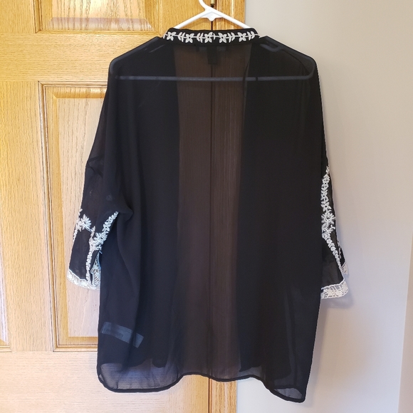 Forever 21 Contemporary Kimono - Picture 5 of 5